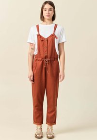 Джинсовый комбинезон Джинсовый комбинезон