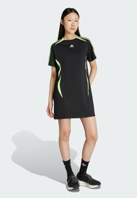 Вязаное платье Вязаное платье