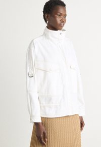 Джинсовая куртка Джинсовая куртка