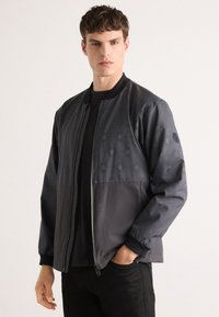 Куртка бомбер Куртка бомбер