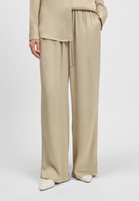 Широкие брюки Широкие брюки