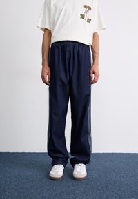 Прямые джинсы Прямые джинсы