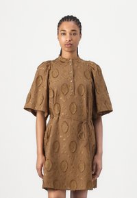 Короткое платье Короткое платье