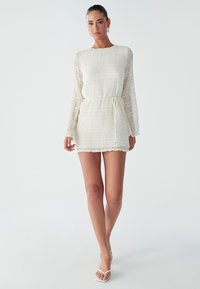 Короткое платье Короткое платье