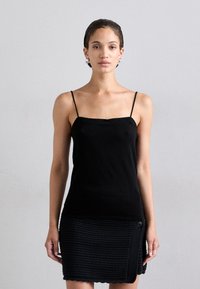 Топ на бретельках Топ на бретельках