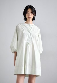 Короткое платье Короткое платье