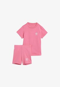 Набор одежды Набор одежды