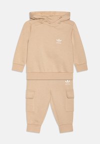 Набор одежды Набор одежды