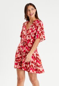 Короткое платье Короткое платье