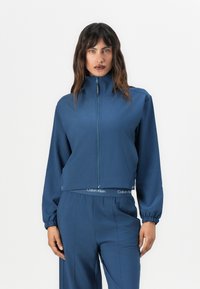 Спортивная куртка Спортивная куртка