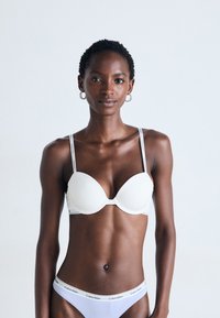 Бюстгальтер Бюстгальтер