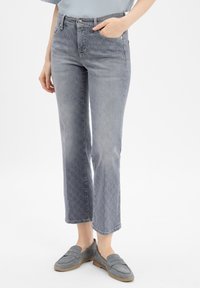 Короткие джинсы Короткие джинсы