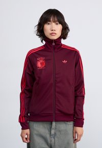 Спортивная куртка Спортивная куртка