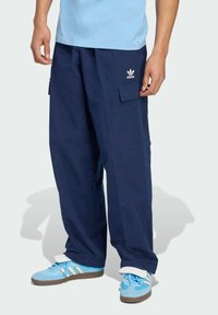 Брюки с накладными карманами Брюки с накладными карманами