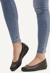 Туфли на танкетке Туфли на танкетке