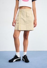 Юбка с накладными карманами Юбка с накладными карманами