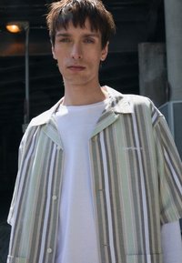 Рубашка с коротким рукавом Рубашка с коротким рукавом