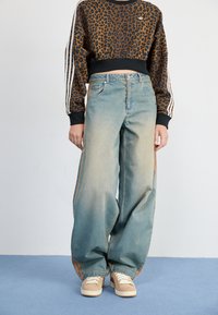 Джинсы Джинсы