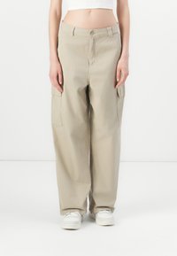 Брюки с накладными карманами Брюки с накладными карманами