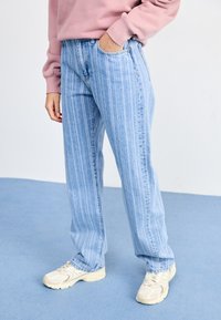 Прямые джинсы Прямые джинсы