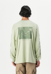 Лонгслив Лонгслив