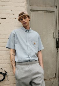 Рубашка с коротким рукавом Рубашка с коротким рукавом