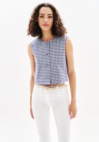 Блузка без рукавов Блузка без рукавов