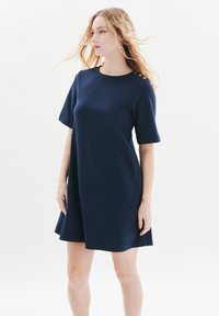 Короткое платье Короткое платье