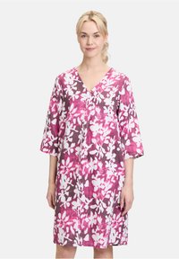 Короткое платье Короткое платье