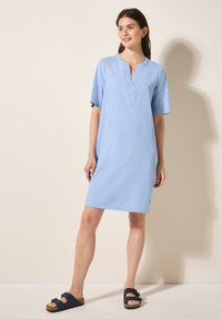 Короткое платье Короткое платье