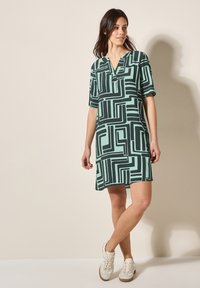 Короткое платье Короткое платье