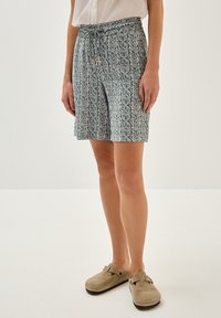 Шорты Шорты