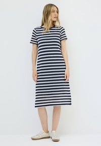 Вязаное платье Вязаное платье