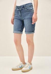 Джинсовые шорты Джинсовые шорты