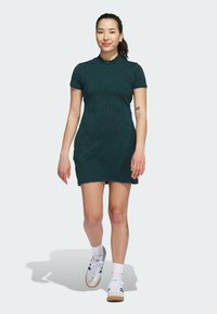 Спортивное платье Спортивное платье