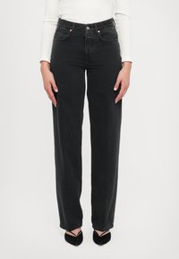 Джинсы бойфренда Джинсы бойфренда