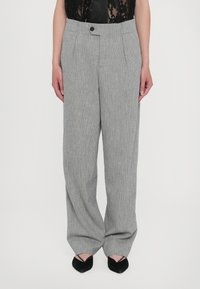 Широкие брюки Широкие брюки