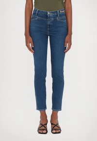 Короткие джинсы Короткие джинсы