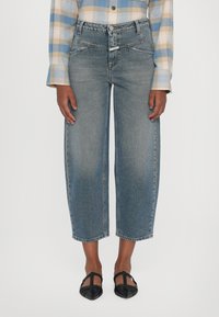 Короткие джинсы Короткие джинсы