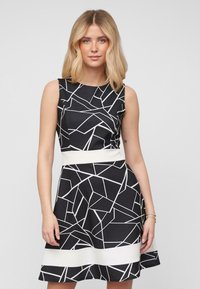 Короткое платье Короткое платье