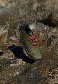 Походные кроссовки Походные кроссовки