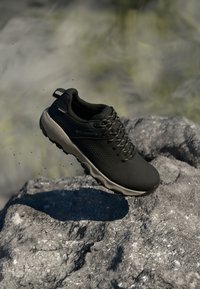 Походные кроссовки Походные кроссовки