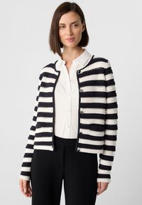 Вязаная кофта Вязаная кофта