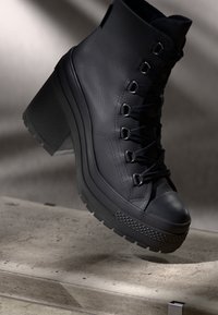 Ботинки на шнуровке Ботинки на шнуровке
