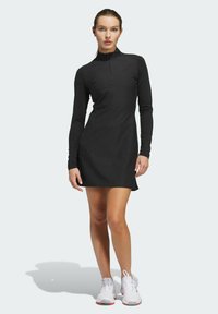 Спортивное платье Спортивное платье