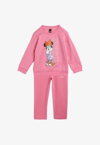 Спортивный костюм Спортивный костюм