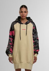 Короткое платье Короткое платье