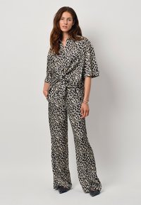 Брюки Брюки