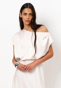 Атласная блузка Атласная блузка