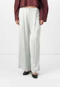 Широкие брюки Широкие брюки